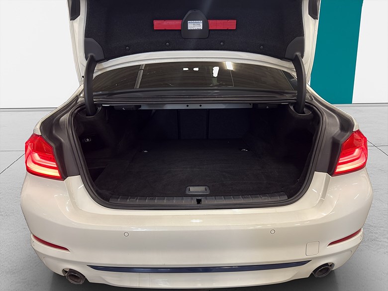 BMW 530e xDrive, Sportline, 2 brukare, Nyservad 2020, vit – bild 19 av 23, begagnad hos Niber i Järfälla