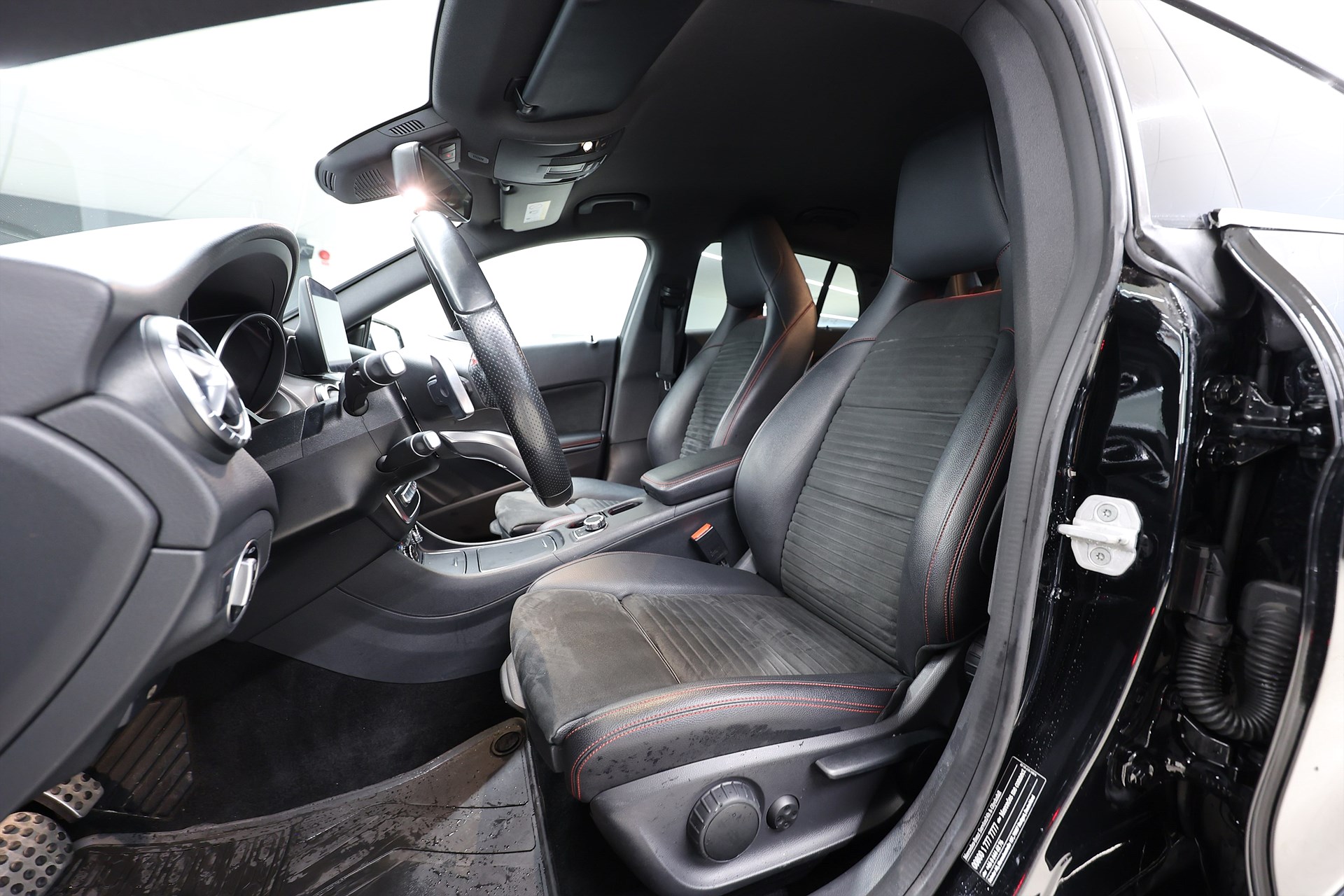 Mercedes-Benz CLA 220 D 177hk AMG Sport B-Kamera Carplay