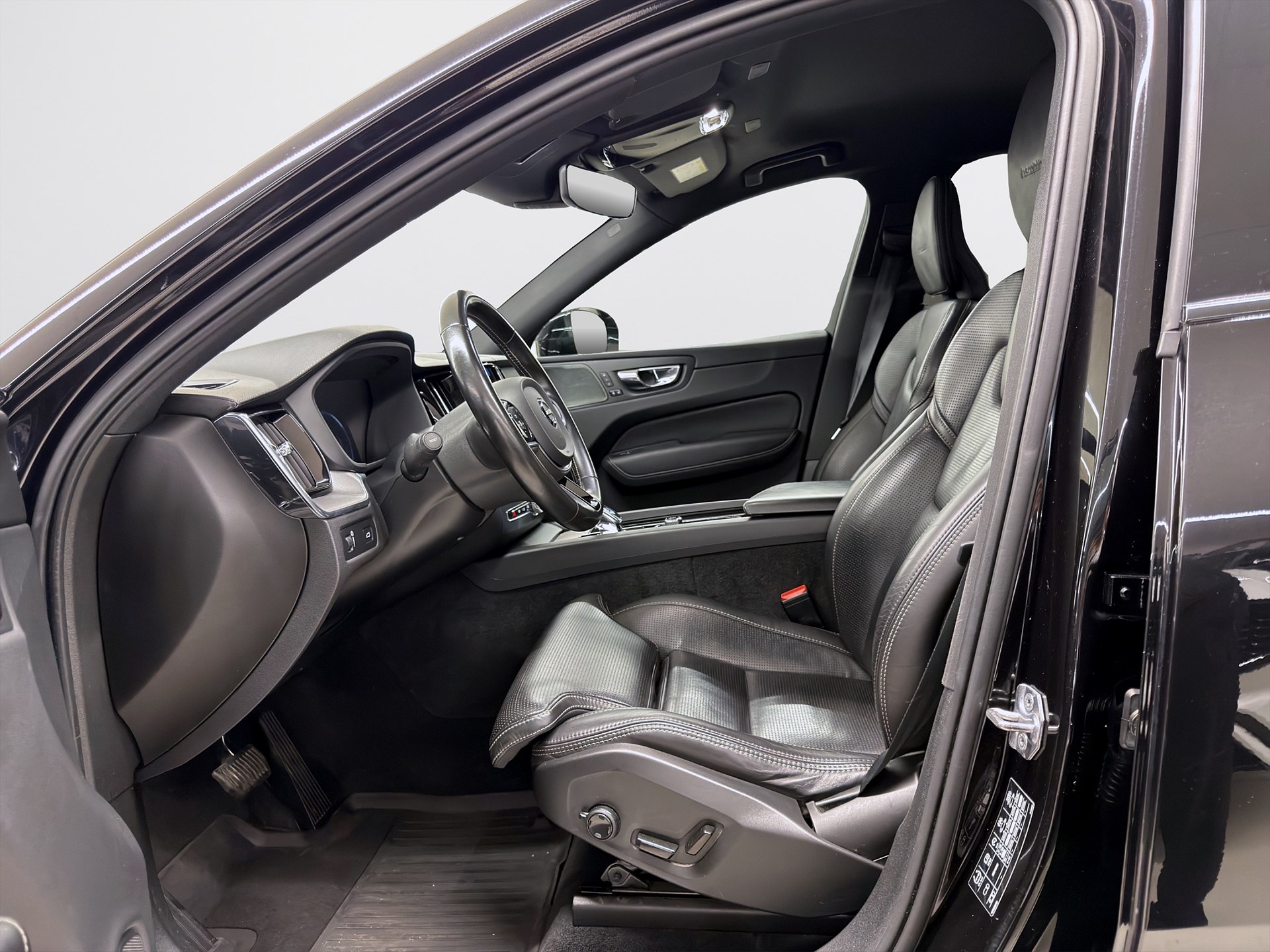 Volvo XC60 B4 AWD 197hk Inscription 360 H&K Drag Navi Keyless