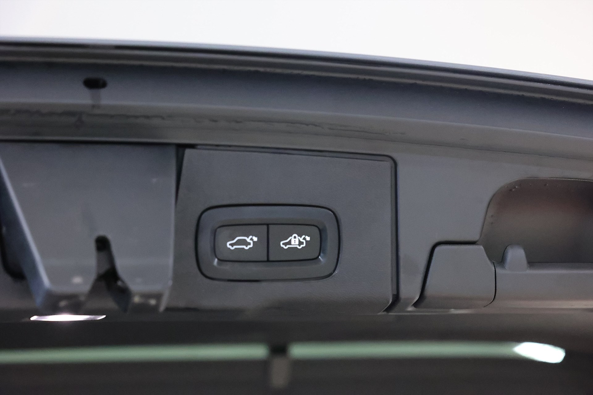 Volvo XC60 Recharge T8 AWD 456hk Plus Dark Pano 360 Drag