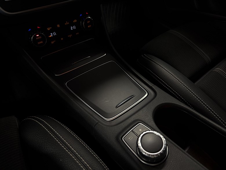 Mercedes-Benz GLA 220 4MATIC Dragkrok, 2018, röd – bild 12 av 21, begagnad hos Niber i Järfälla