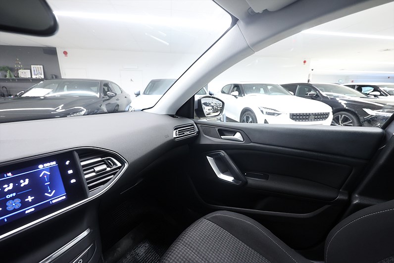 Peugeot 308 1.5 BlueHDi 130hk *Hjulkampanj!* Active PDC Värmare