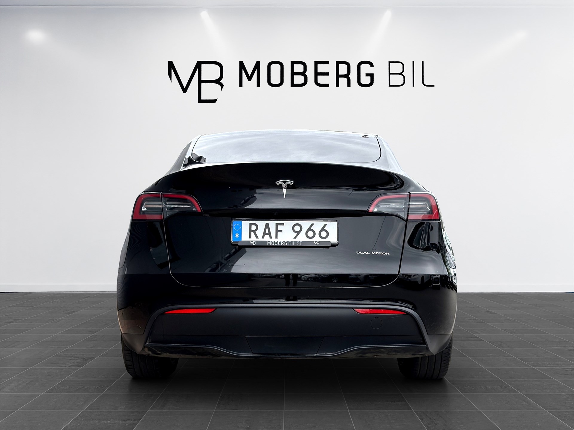 Tesla Model Y Long Range AWD 514hk Pano Läder Navi B-Kamera