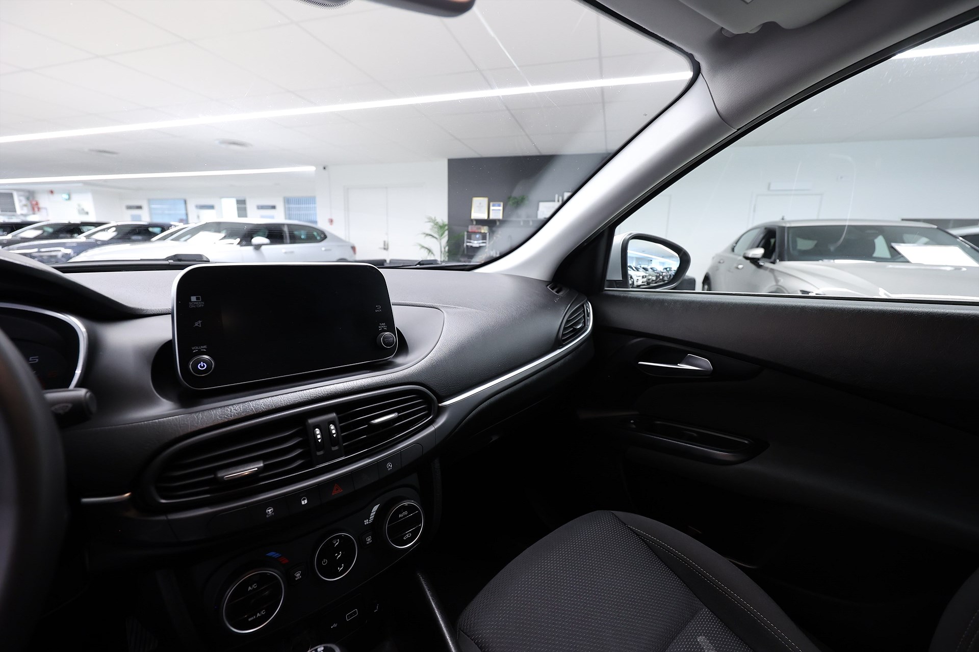 Fiat tipo 1.4 120hk Backkamera PDC Adaptiv fart Bluetooth