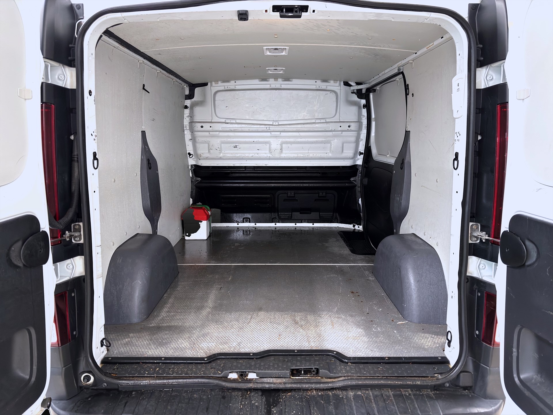Renault Trafic 120hk Helg på Moberg! L2 Drag Värmare PDC