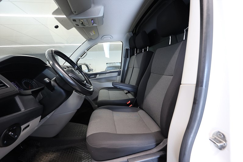 Volkswagen Transporter T28 2.0 TDI 150hk V-Inrett 3-Sits Drag MOMS