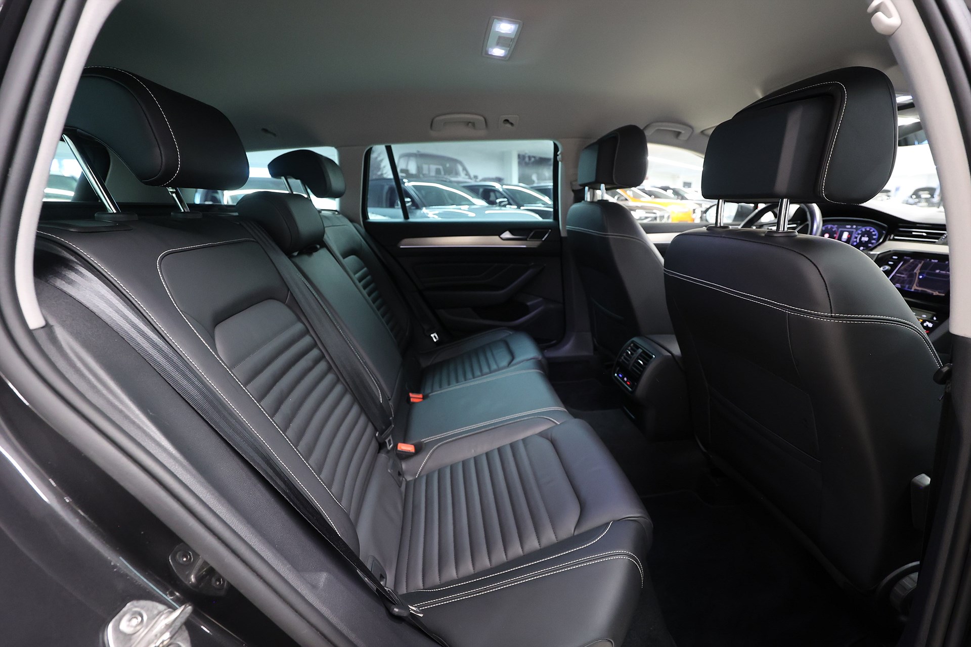 Volkswagen Passat 2.0 TDI SC 4M 200hk *Hjulkampanj!* R-Line