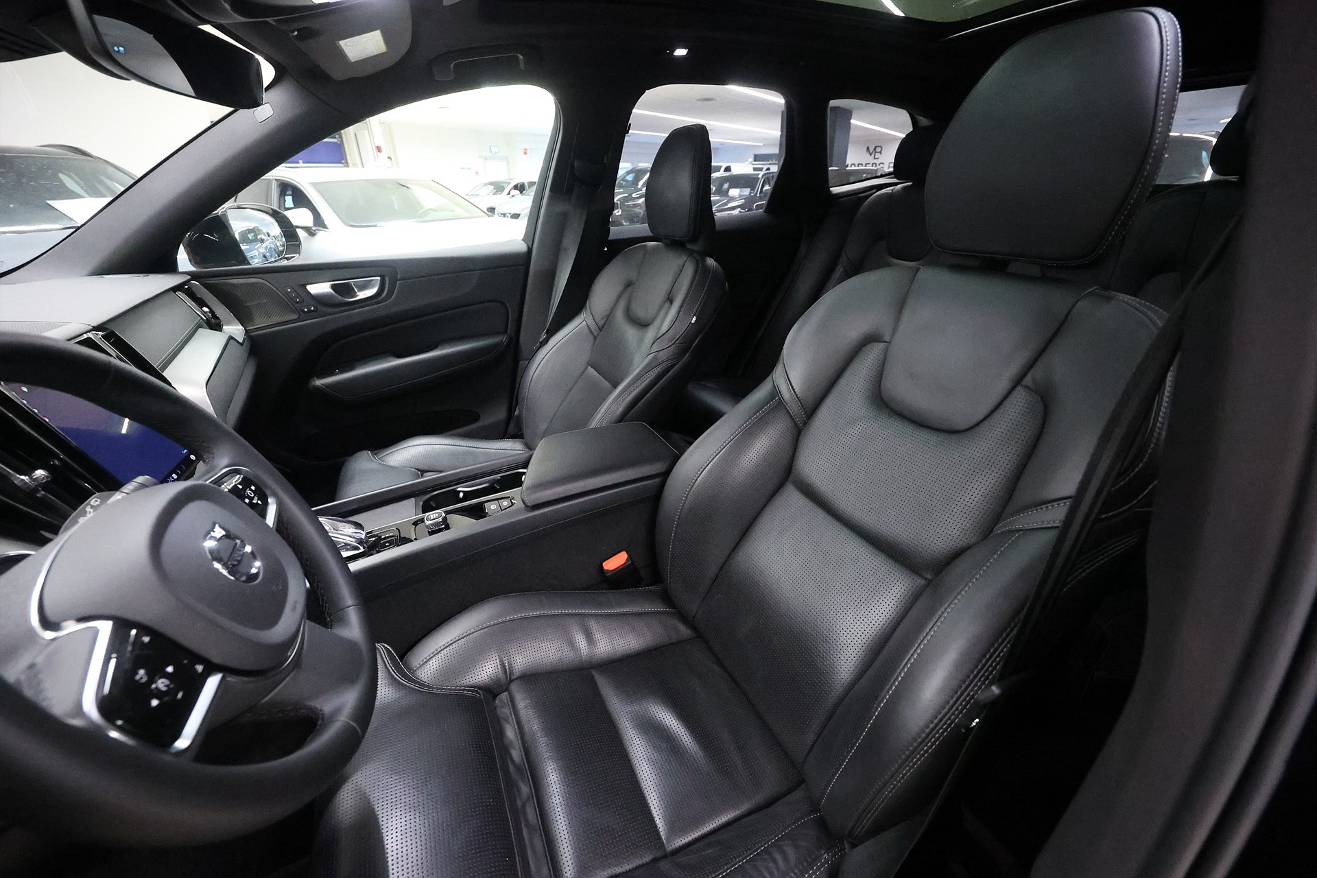 Volvo XC60 Recharge T8 AWD 456hk Ultimate Black Edt H/K 360 HUD Massage