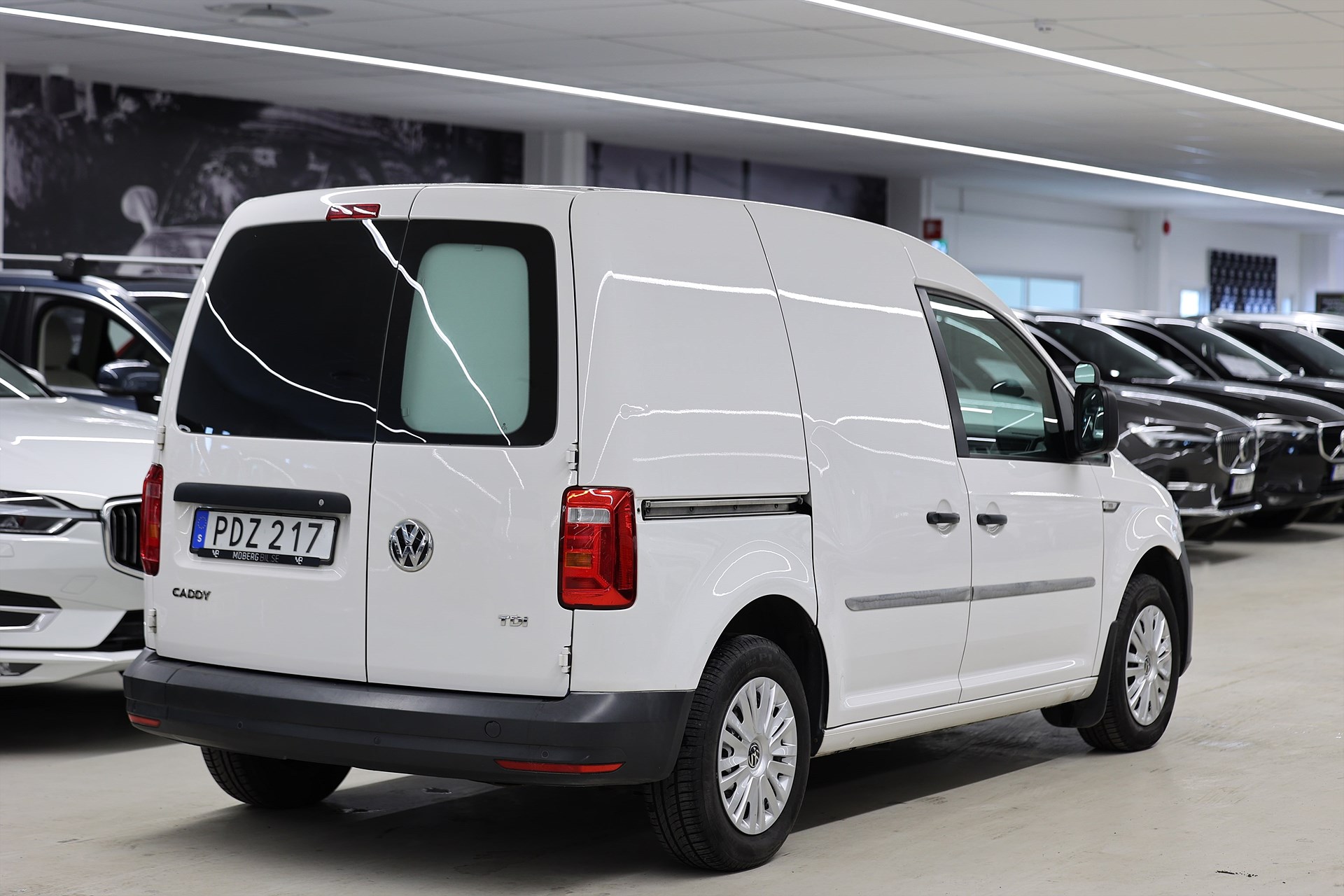 Volkswagen Caddy 2.0 TDI DSG Vst-inrett Värmare med fjärr Bluetooth MOMS