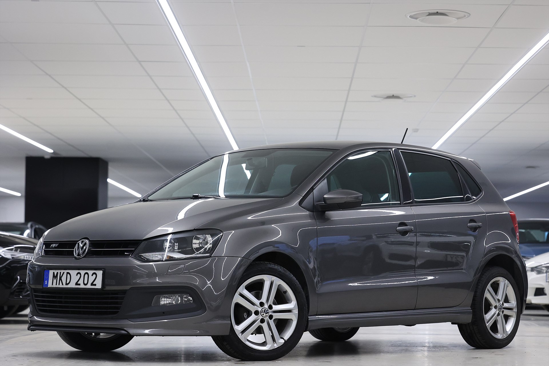 Volkswagen Polo 1.2 TSI 90hk *Hjulkampanj!* Masters R Line PDC Farth