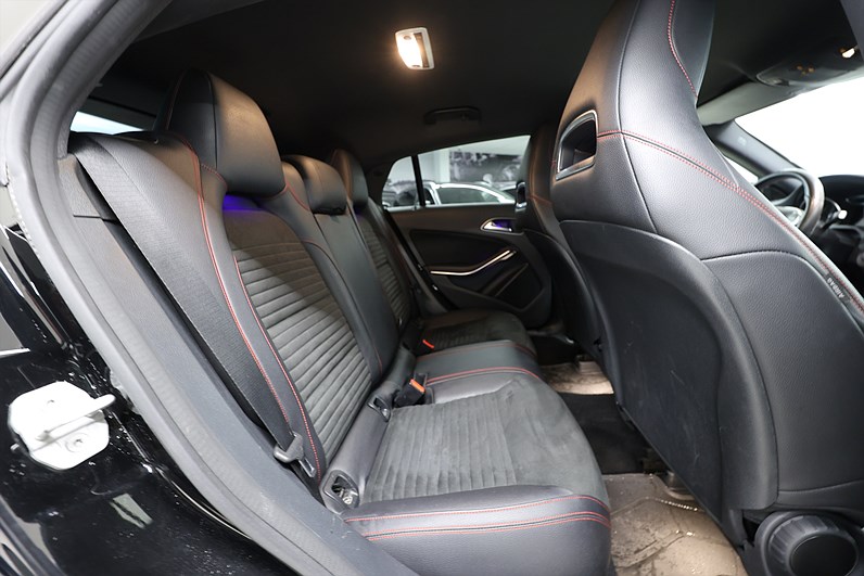 Mercedes-Benz CLA 220 D 177hk AMG Sport B-Kamera Carplay
