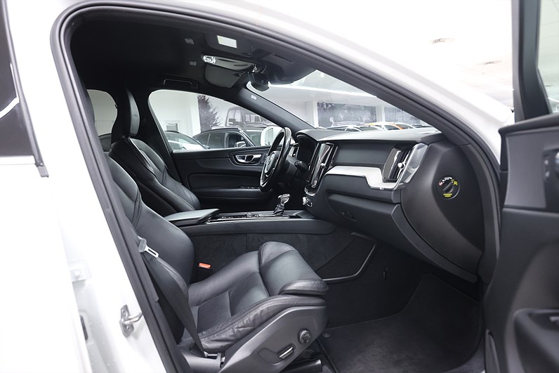 Volvo XC60 D4 190hk *Hjulkampanj!* Inscription B-kamera Navi Skinn