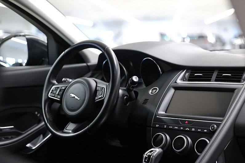 Jaguar E-Pace D150 AWD 150hk *Hjulkampanj!* B-kamera Drag