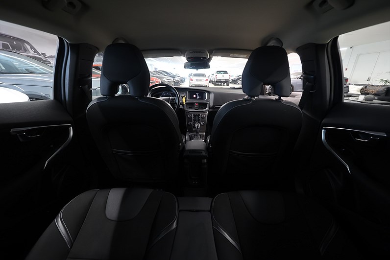 Volvo V40 D2 115hk Momentum Drag Värmare VOC PDC