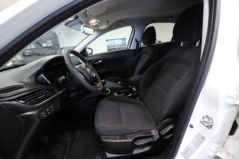 Fiat Tipo 1.4 FIRE T-JET 120hk PDC B-Kamera Årsskatt 1284kr