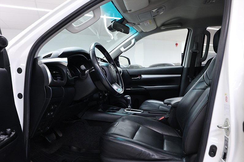 Toyota Hilux Dubbelhytt 2.4 AWD 150hk Invicible Drag Flaklock