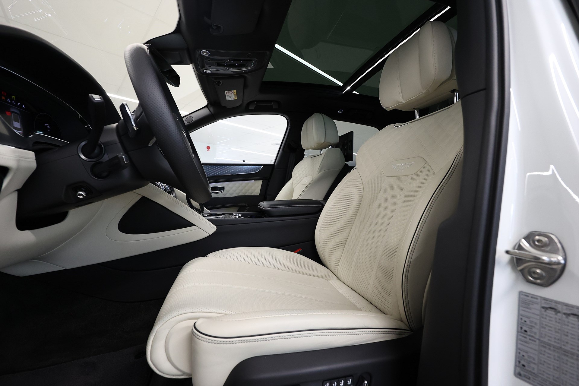Bentley Bentayga Hybrid Blackline Naim Mulliner Pano