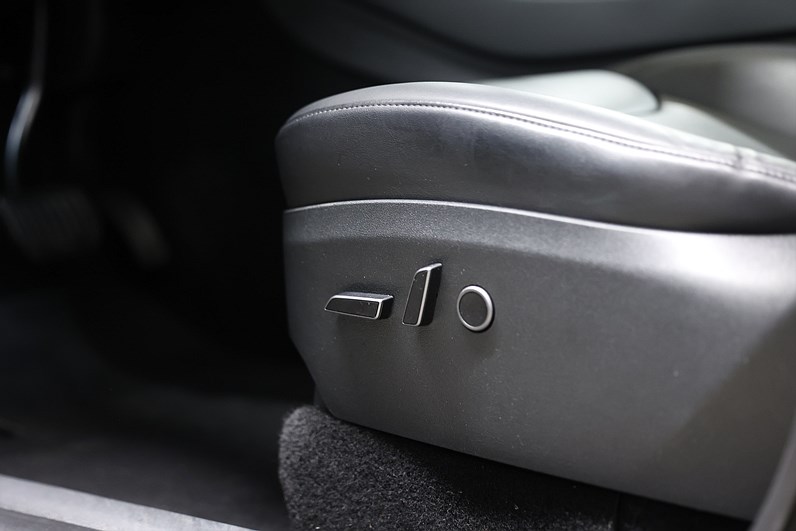 Tesla Model Y Long Range AWD 514hk *Hjulkampanj!* AP Drag Pano
