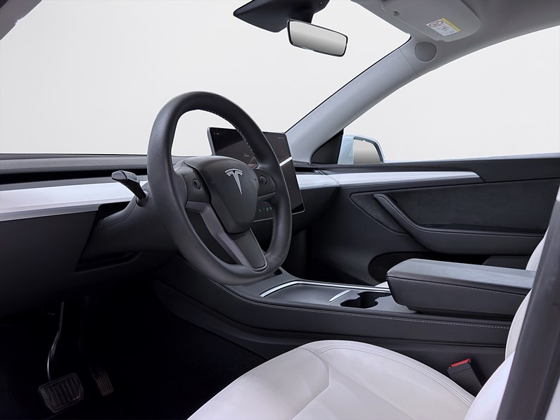 Tesla Model Y Long Range 514hk Pano Drag B-Kamera Läder MOMS