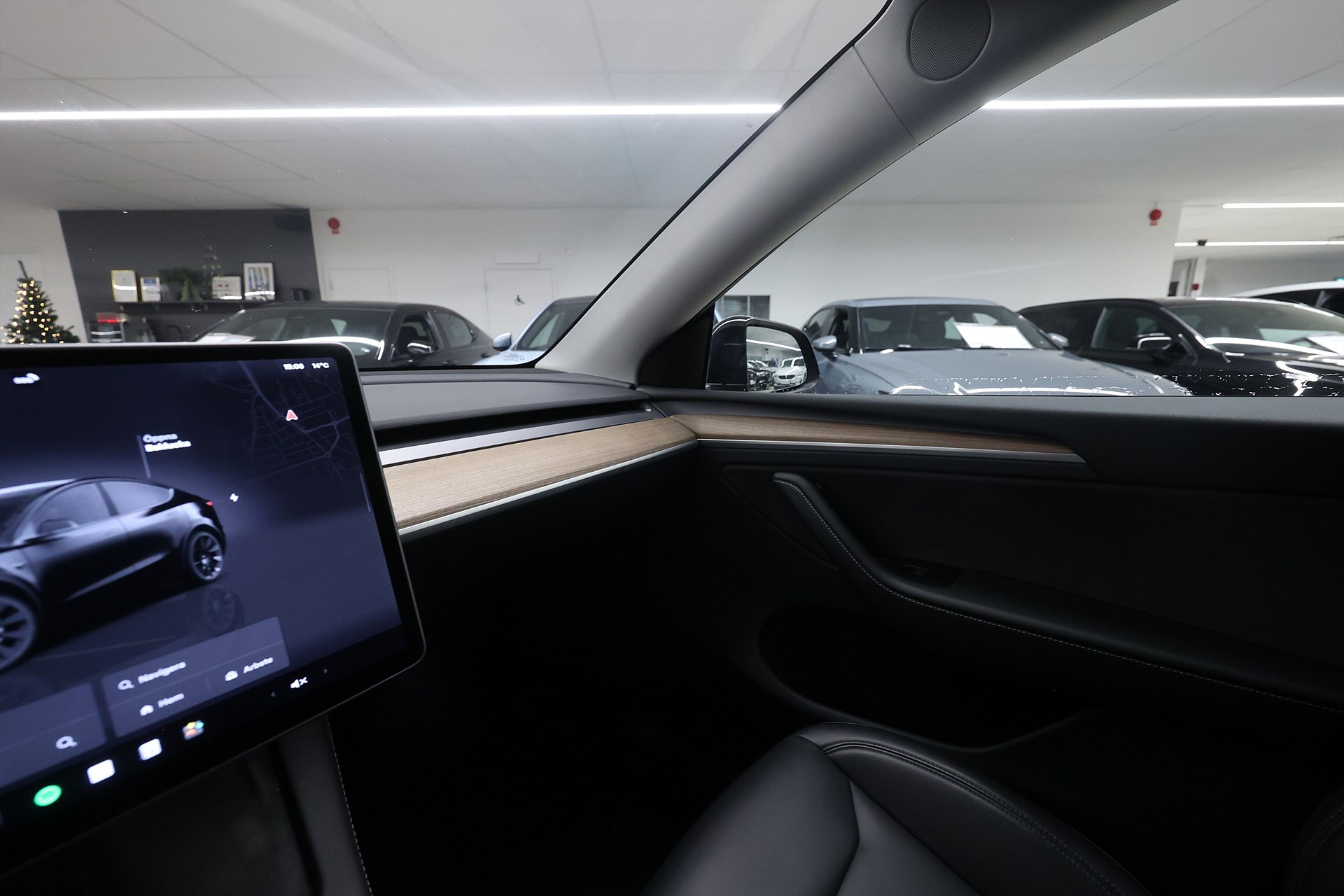 Tesla Model Y Long Range AWD 514hk *Hjulkampanj!* AP Drag Pano