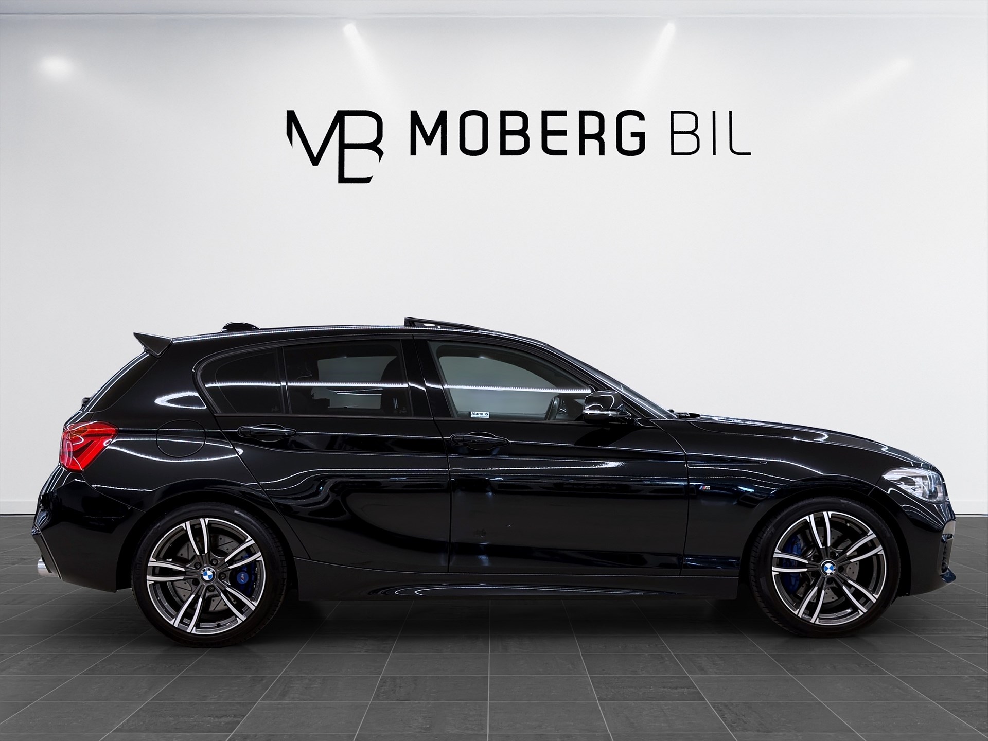 BMW M135i xDrive 5-dörrars 326hk M sport H/K Navi B-Kamera PDC