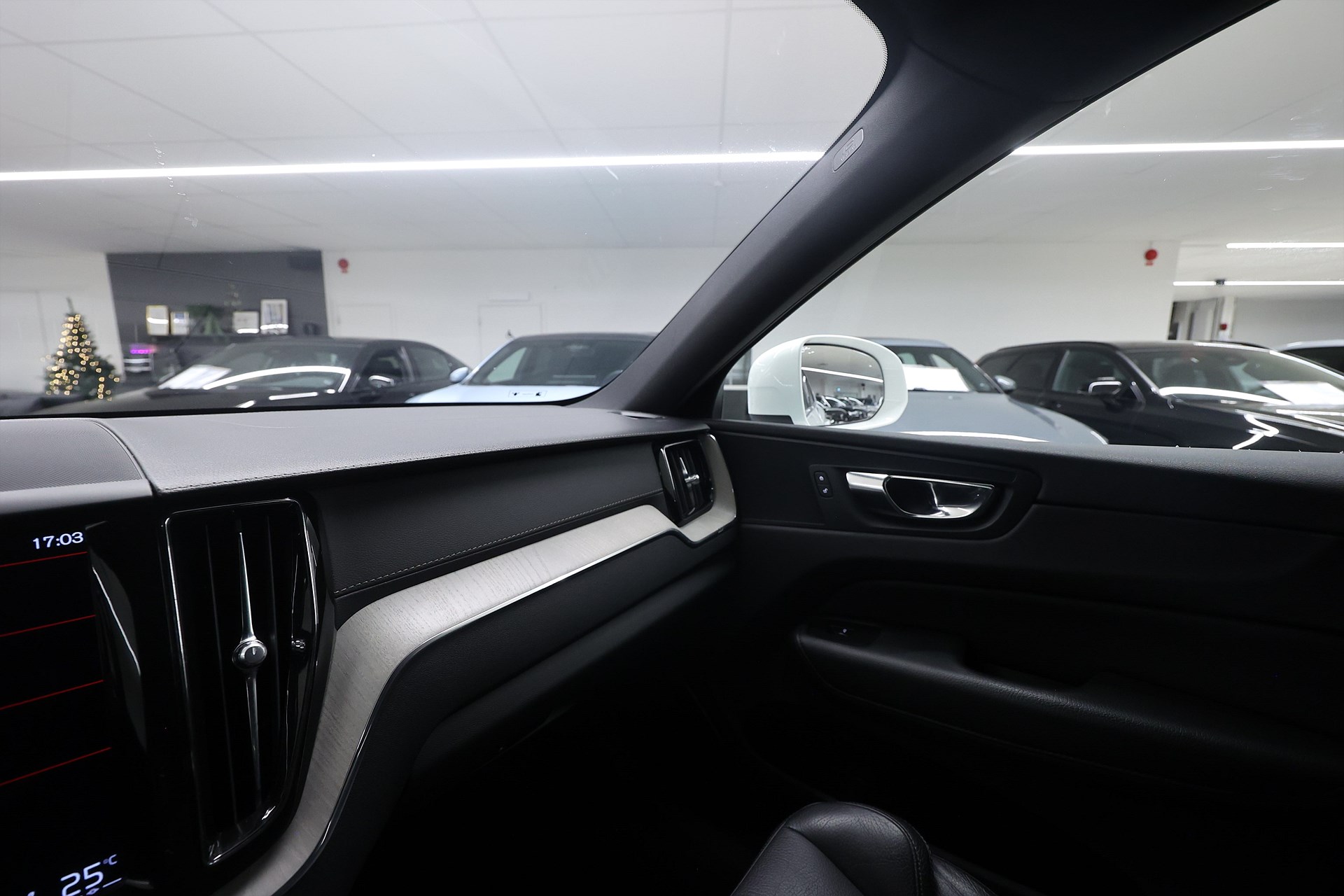 Volvo XC60 D4 190hk *Hjulkampanj!* Inscription B-kamera Navi Skinn