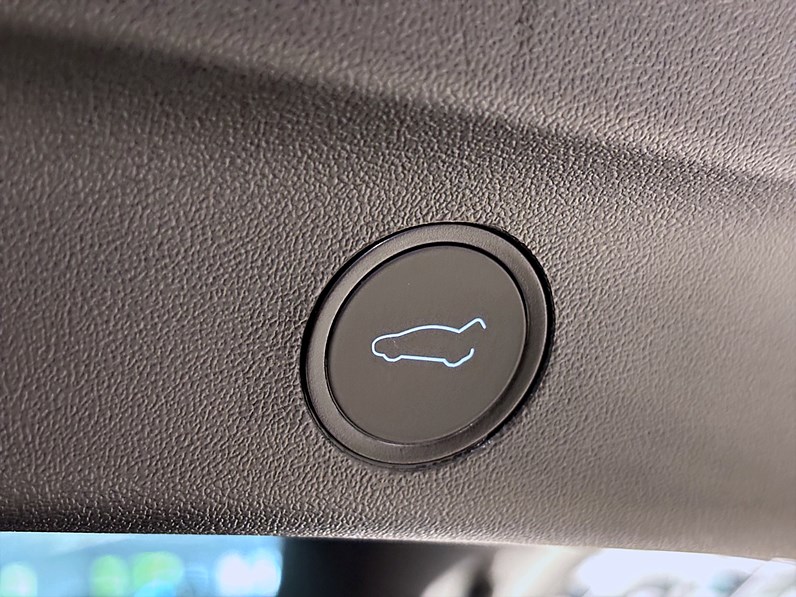 Tesla Model Y Performance 534hk Pano Läder Drag B-Kamera