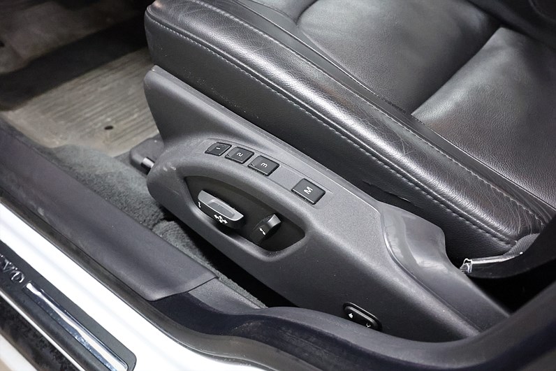Volvo V70 D4 181hk Summum Lucka Läder Navi Drag PDC