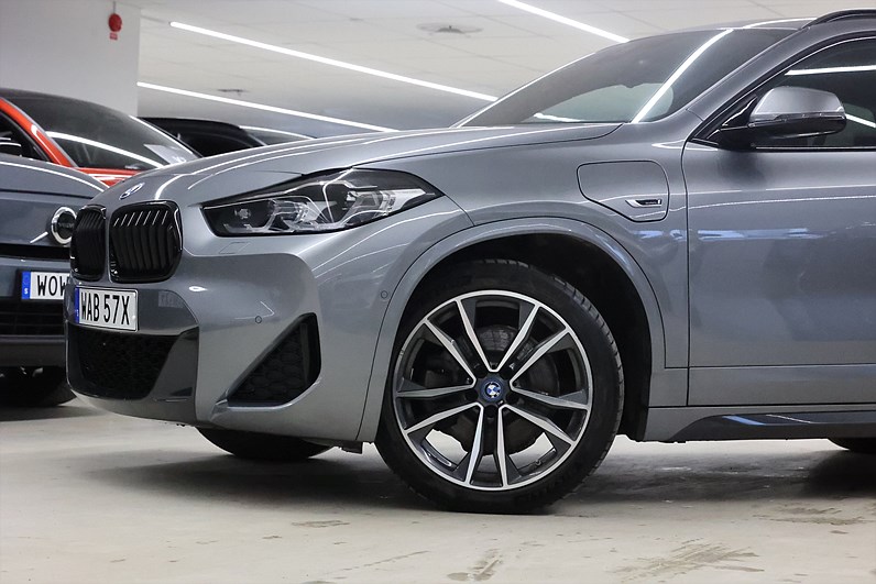 BMW X2 xDrive25e 220hk M Sport Shadow HUD H/K Skinn