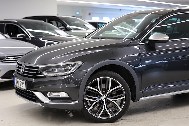Volkswagen Passat Alltrack 2.0 TDI 240hk 4M B-Kamera Keyless Drag