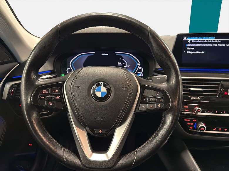 BMW 530e xDrive, Sportline, 2 brukare, Nyservad 2020, vit – bild 17 av 23, begagnad hos Niber i Järfälla