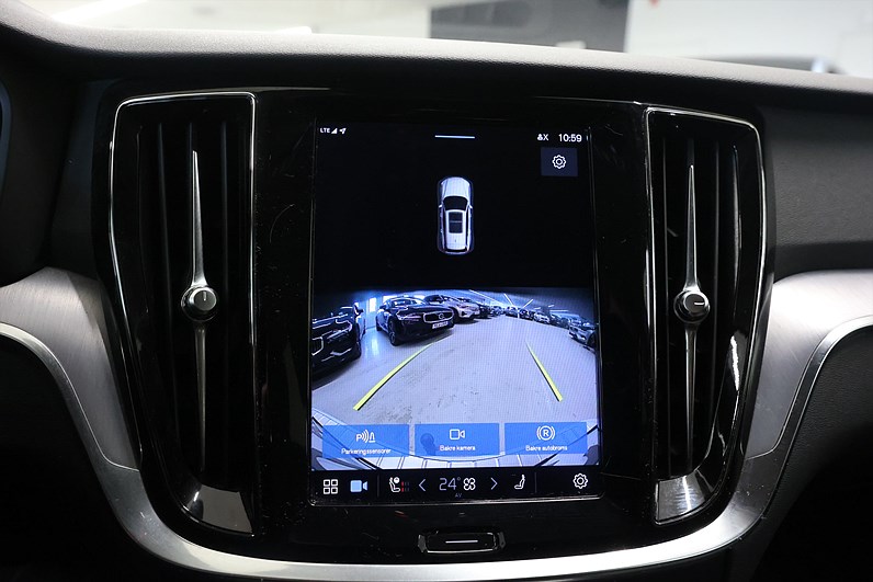 Volvo V60 Recharge T6 AWD 350hk Navi Värmare Drag Keyless