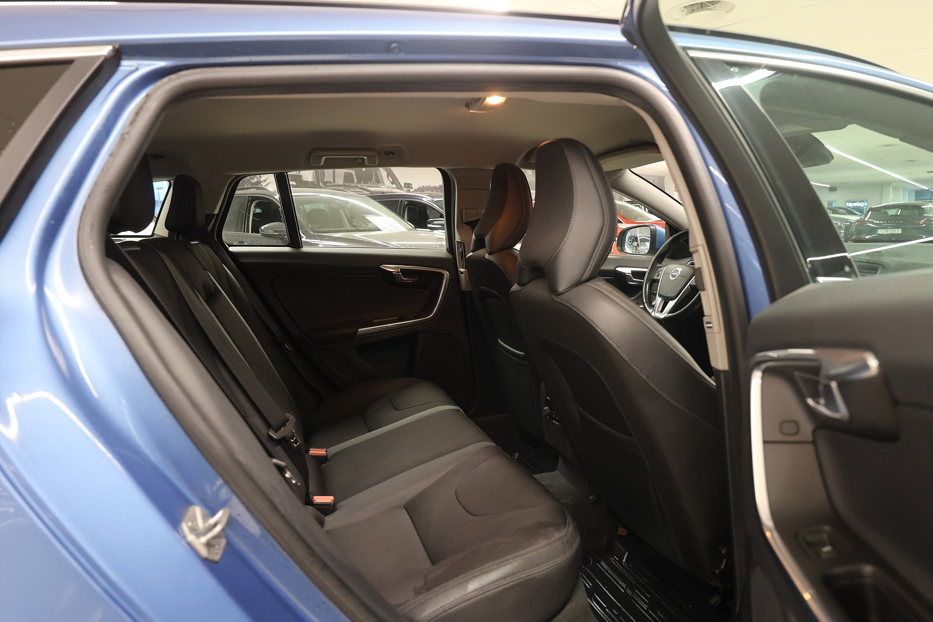 Volvo V60 D4 181hk *Kampanj!* Momentum Drag Keyless Värmare