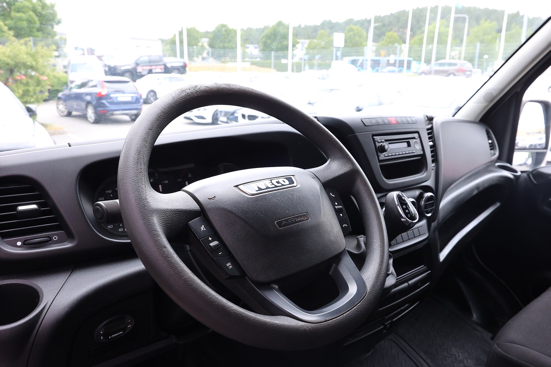 Iveco Daily 35-130 Skåpbil 2.3 JTD Hi-Matic 126hk Värmare 3 sits