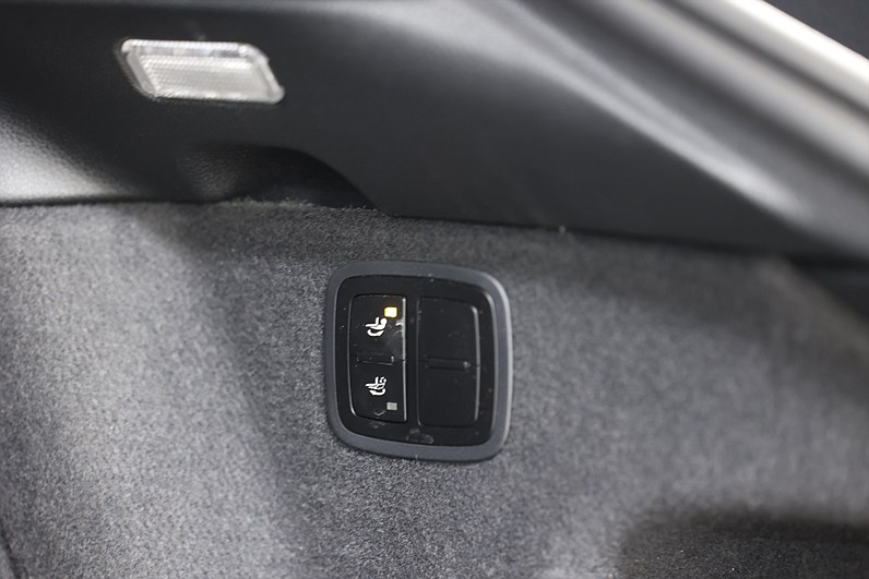 Porsche Macan Turbo Performance 441hk Sport Chrono BOSE Drag