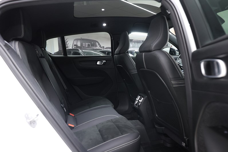 Volvo C40 Recharge Single Motor *Hjulkampanj!* Core Pano Drag