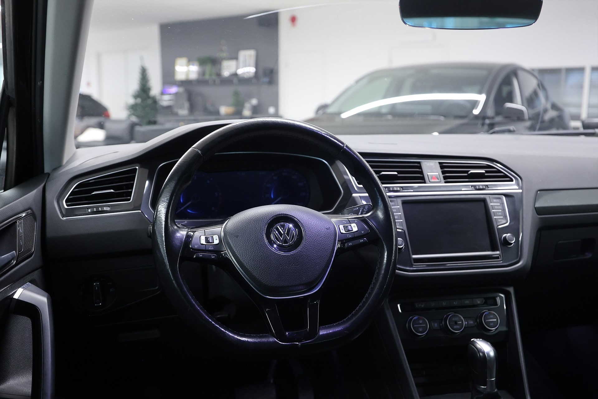 Volkswagen Tiguan 2.0 TDI 190hk GT B-kamera Drag Värmare