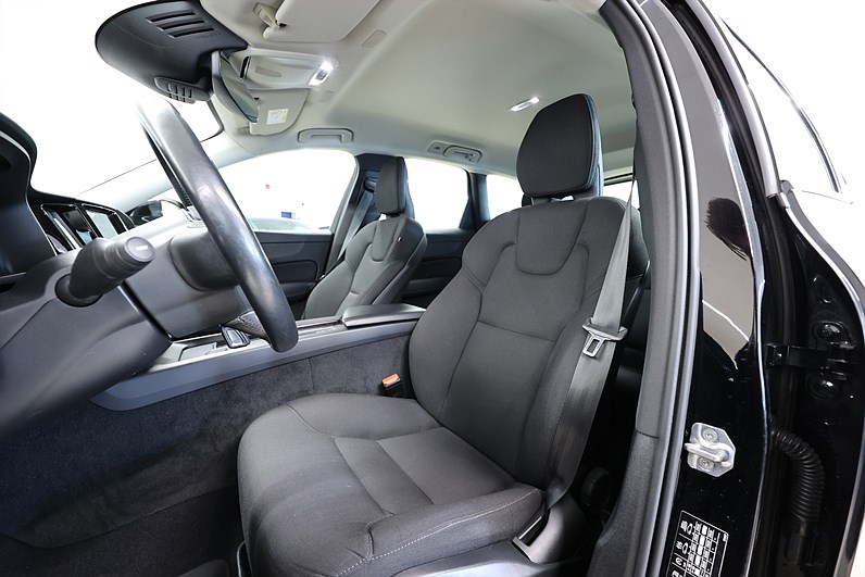 Volvo XC60 B4 AWD 197hk Advanced Edt Drag Värmare VOC MOMS