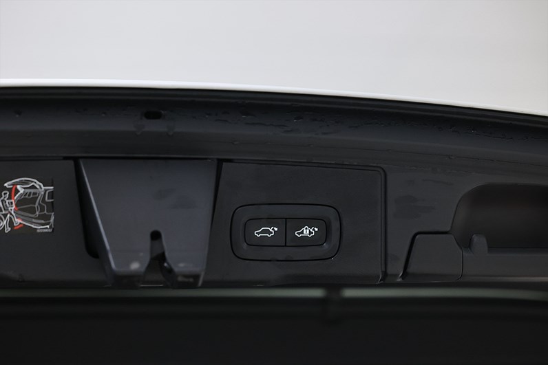 Volvo XC60 D4 190hk *Hjulkampanj!* Inscription B-kamera Navi Skinn