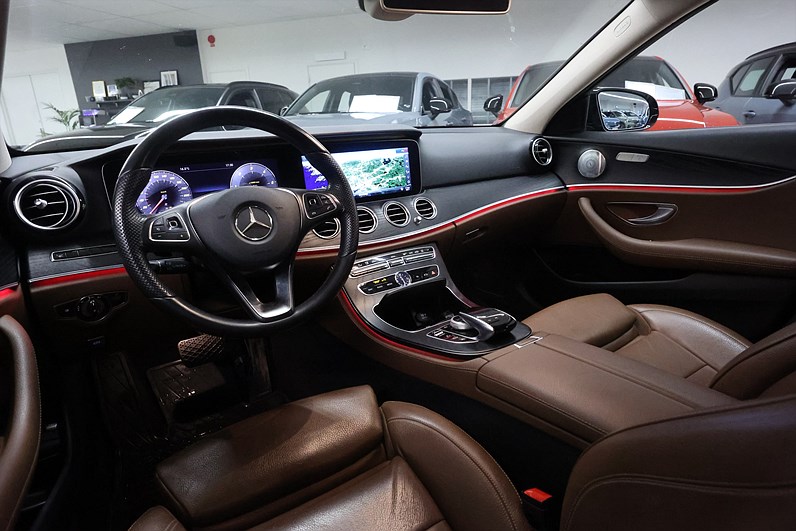 Mercedes-Benz E 220 T d 194hk Avantgarde HUD 360 Drag Läder