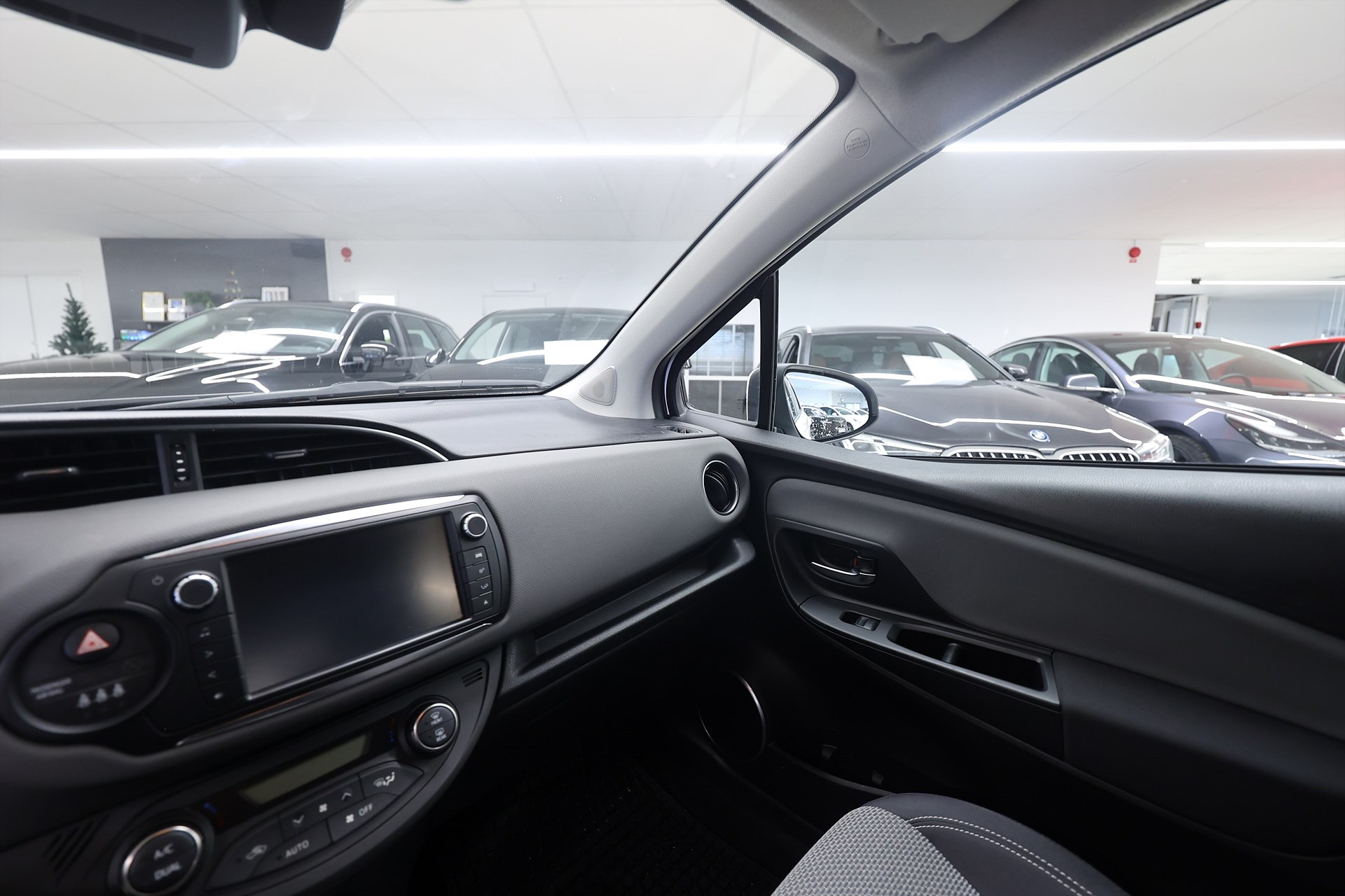 Toyota Yaris Hybrid 101hk Active B-kamera PDC Farth