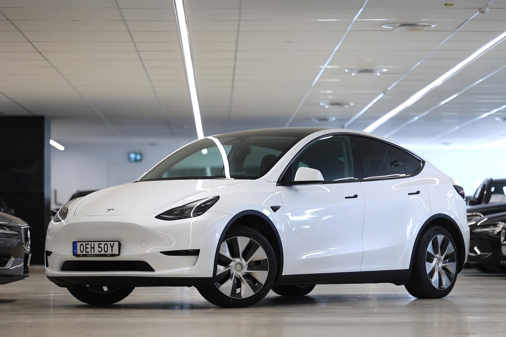 Tesla Model Y Standard Range 299hk Pano Läder Navi Drag B-Kamera