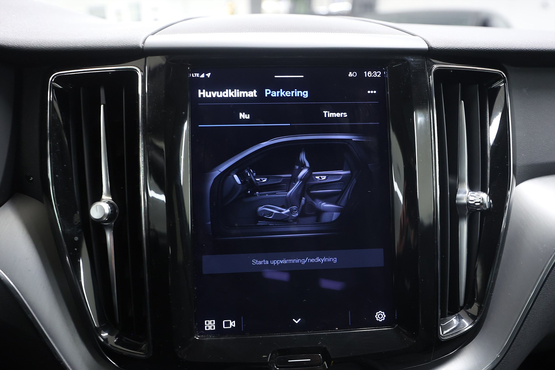 Volvo XC60 Recharge T6 AWD 350hk *Hjulkampanj!* Core Drag