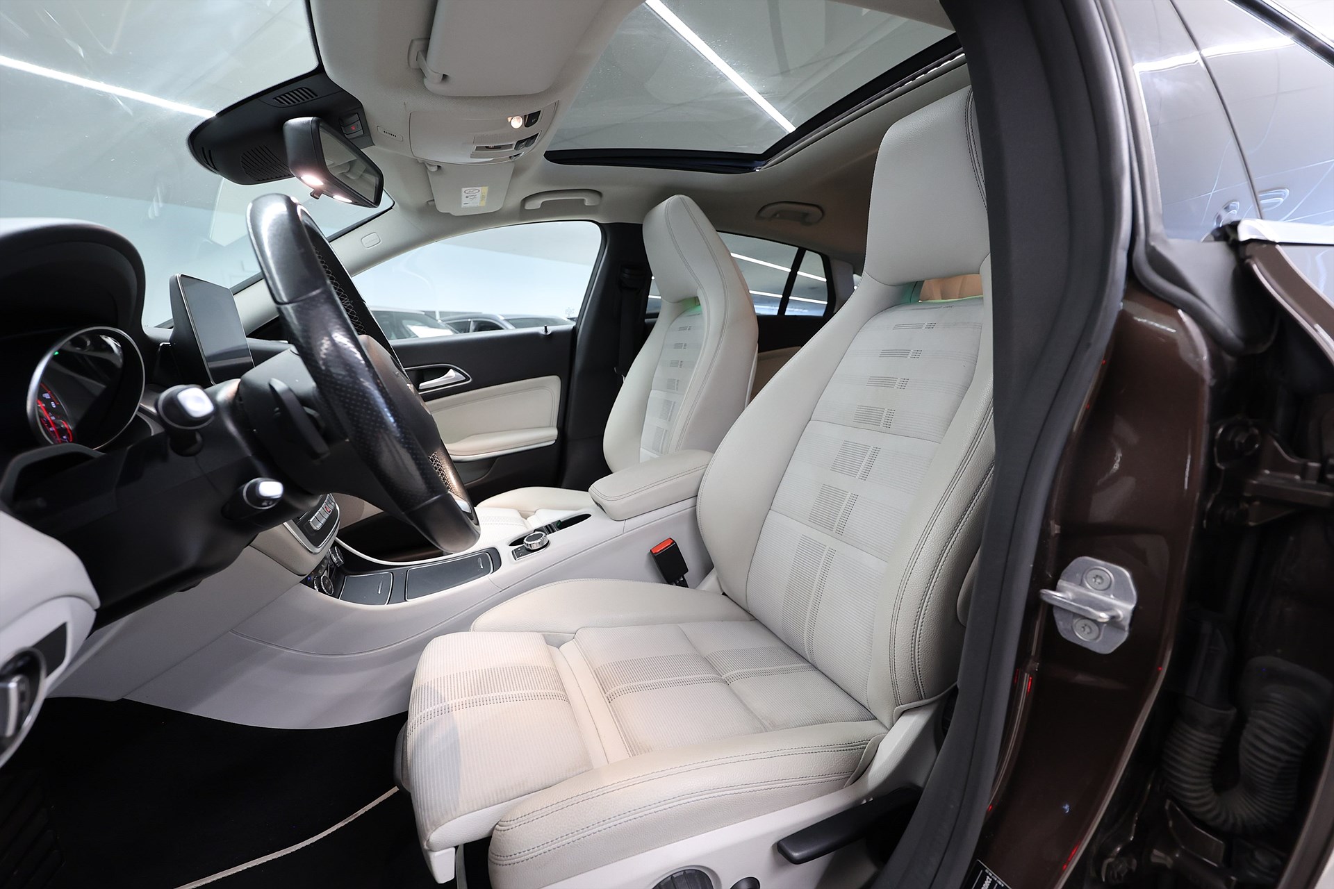 Mercedes-Benz CLA 250 4MATIC 211hk B-kamera H/K Pano Keyless