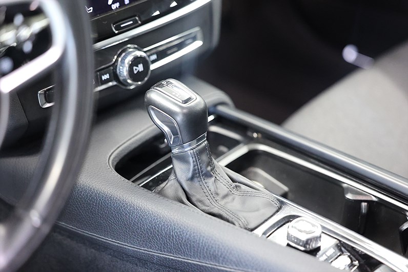 Volvo V90 Cross Country D4 AWD Momentum B-kamera Keyless MOMS