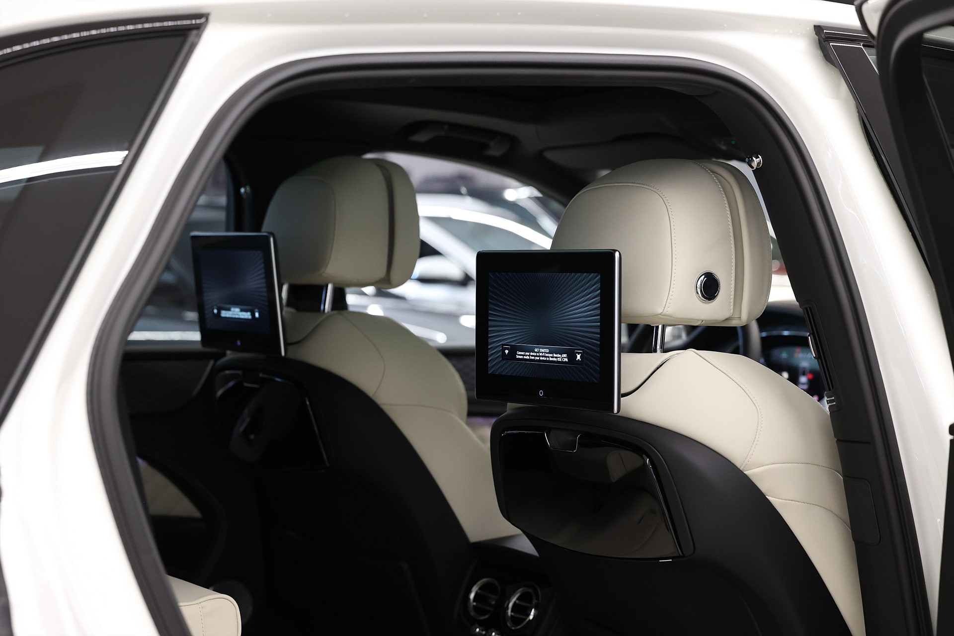 Bentley Bentayga Hybrid Blackline Naim Mulliner Pano