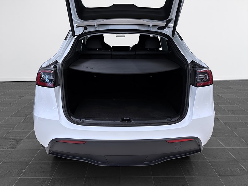 Tesla Model Y Long Range 514hk Helg på Moberg! Pano Läder Navi B-Kamera
