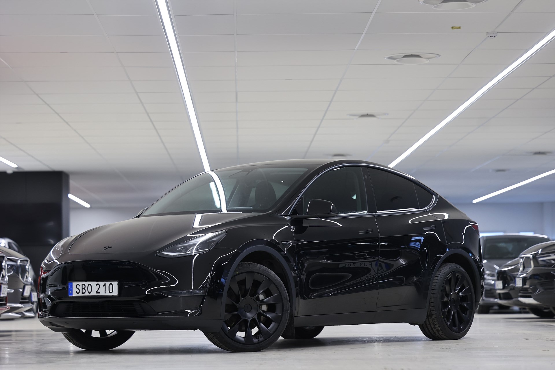 Tesla Model Y Long Range AWD 514hk AP Pano MOMS