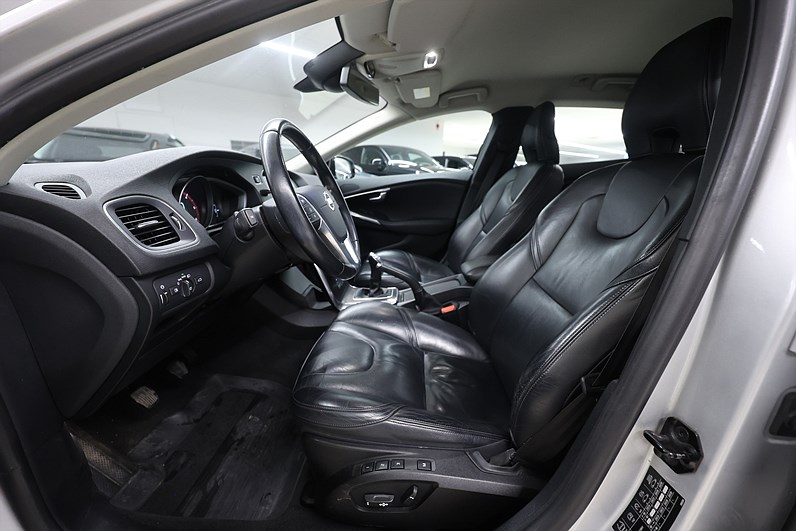 Volvo V40 D2 115hk *Hjulkampanj!* Summum Värmare Kamera