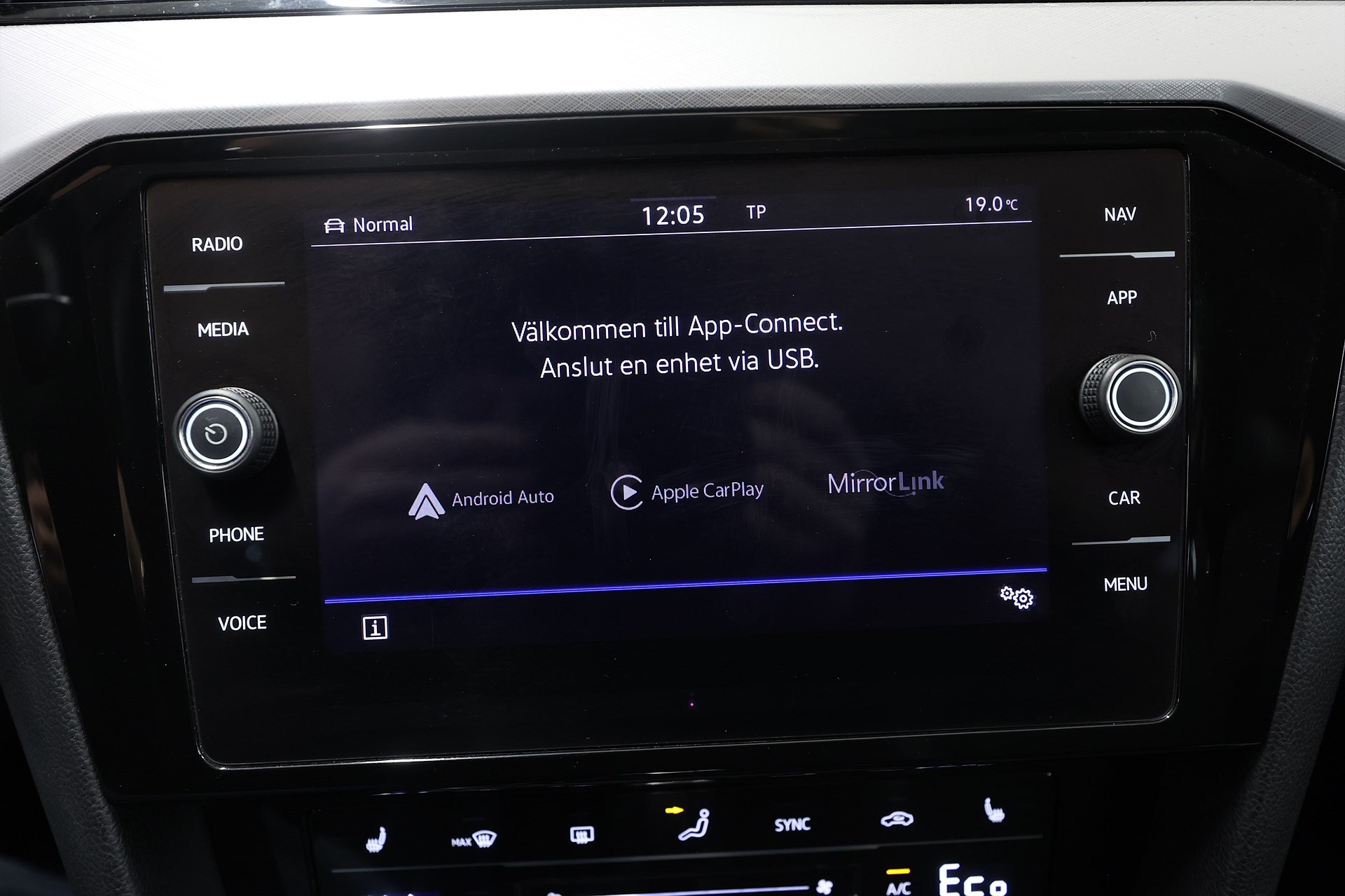 Volkswagen Passat SC 1.4 TSI 218hk *Hjulkampanj!* GTE Värmare Navi Drag MOMS